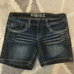 Hydraulic woman's jean shorts